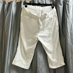 St. John Bay women’s size 16 W white capris cotton blend